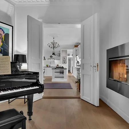 Harmonious Luxury In The Middle Of The Appartement *